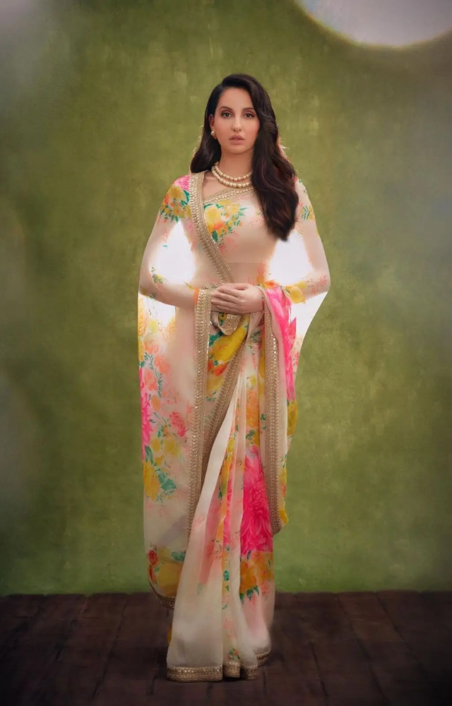 The actress looks like a dream in this custom Sabyasachi saree