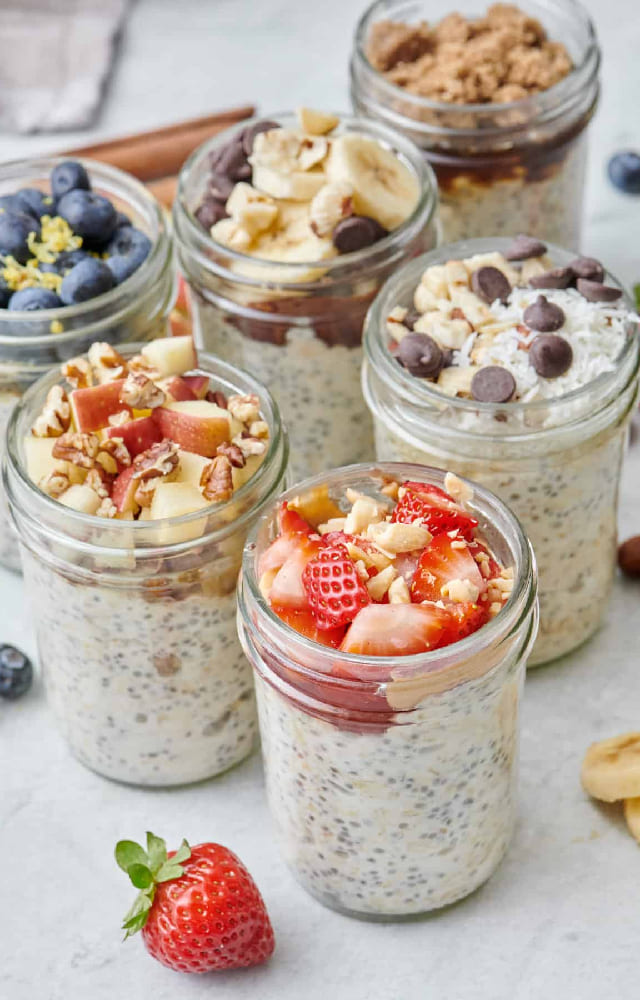 A portion of oatmeal is a great breakfast for weight loss. It is high in fibre, which keeps you satiated. Add your choice of fruits and nuts for extra crunch.