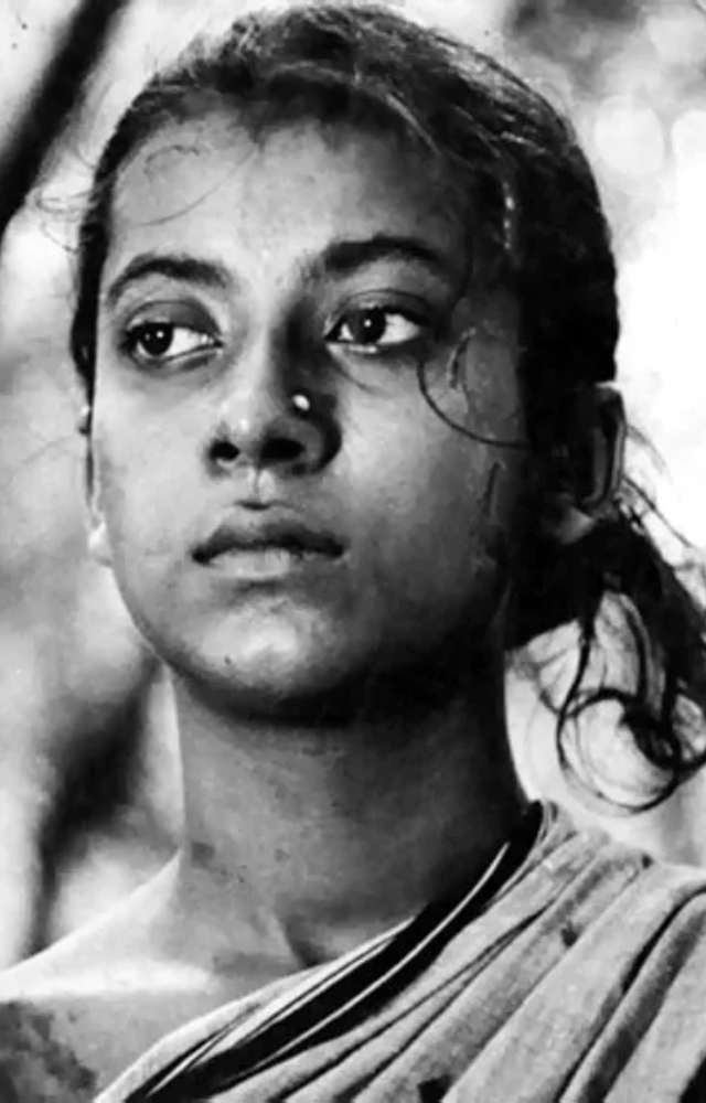 The National Award-winning film narrates a story of a poor Brahmin family. Led by Hariharan, a priest, struggles to support his wife and two children.
