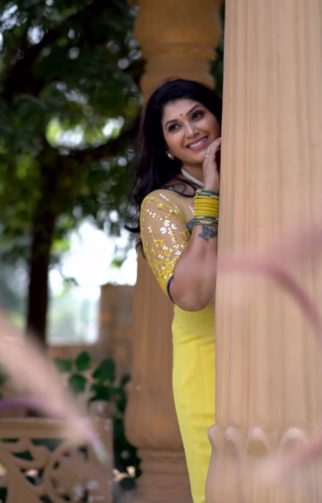 She marked her debut with the Kannada TV series called “Jokali.” She had an amazing growth in her carrier after this movie. 