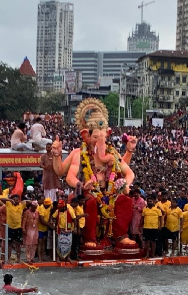 8 Best Places To See Ganesh Visarjan