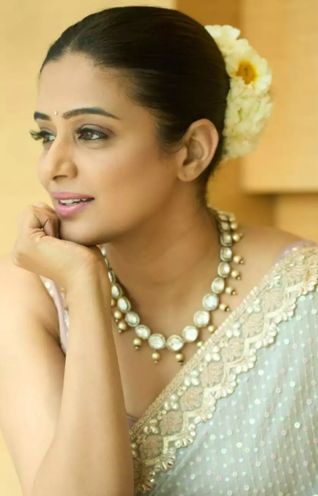  Priyamani is known for her impactful acting. From intense emotional scenes to dynamic character portrayals, she consistently delivers memorable performances.