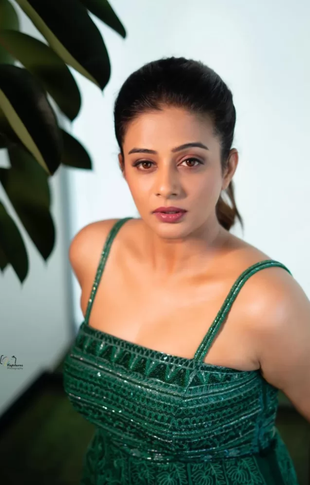 Priyamani played a pivotal role in the Bollywood blockbuster Chennai Express, starring alongside Shah Rukh Khan. Her performance added depth to the film