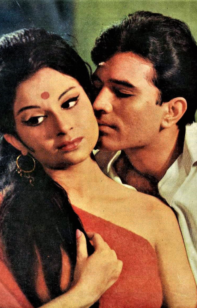 Rajesh Khanna and Sharmila Tagore`s romantic track is the perfect song to add to your monsoon playlist. Go old-school and spice things up with your partner.