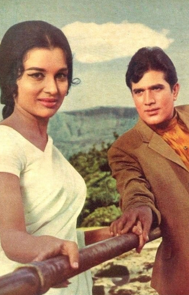 Love the after-rain sunsets? Yeh Shaam Mastani is the perfect way to describe the bright orange sky. Rajesh Khanna songs pull words from your mouth.