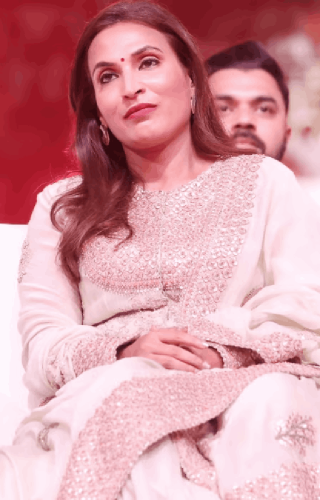 Aishwarya`s speech at the Lal Salaam audio launch left her father Rajinikanth in tears. She spoke about her father being branded Sanghi by many on net