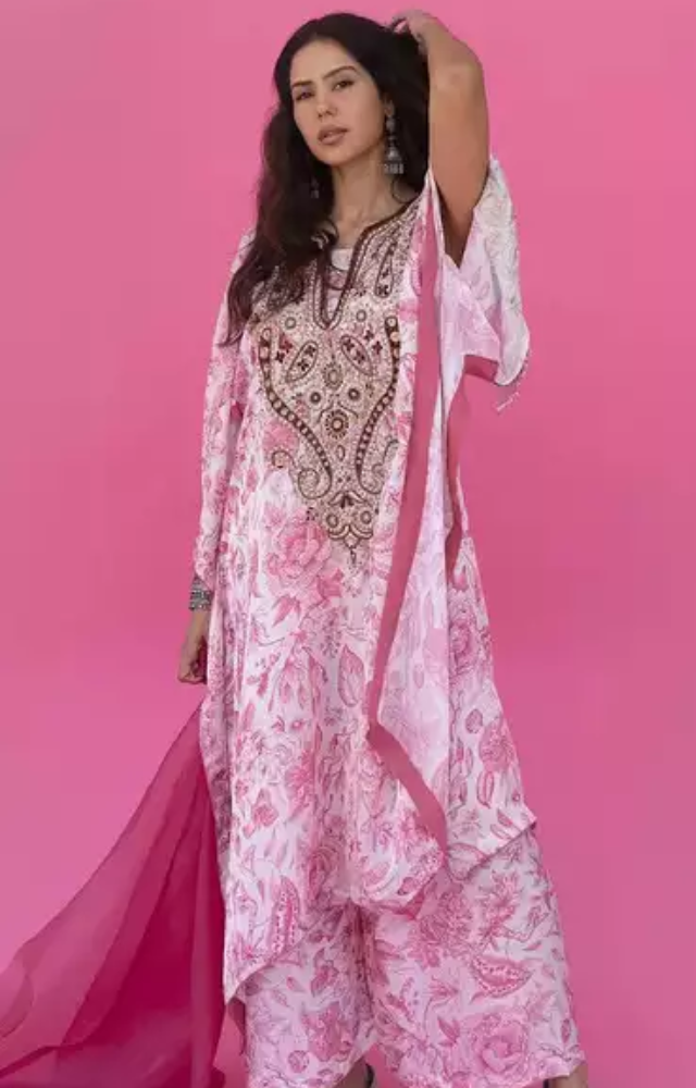 Pastel hues dominate Ramadan looks. Example: Sonam Bajwa in a pastel pink kaftan-style kurta with wide-leg pants.
