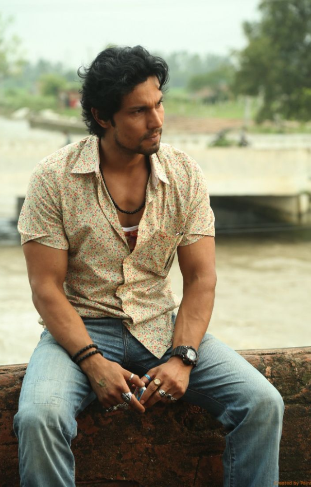 Before finding fame in Bollywood, Randeep had a tough time. He worked odd jobs like being a waiter, a taxi driver, and even a lifeguard to make ends meet.