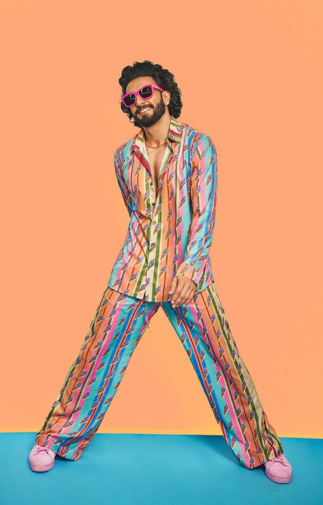 Ranveer and his love for popping, bright colors is no news. Some call it gaudy, we call it bold and experimental. Kudos, baba!