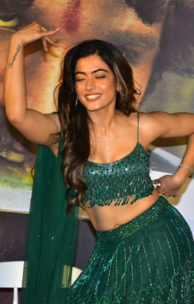 Rashmika`s performance in 'Peelings' mesmerized audiences with her blend of graceful and powerful dance moves.
