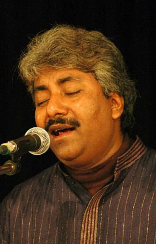 Aaoge Jab Tum from Jab We Met is a soulful melody that will calm your heart with every tune. Ustad Rashid Khan lent his magical voice to make it a masterpiece.
