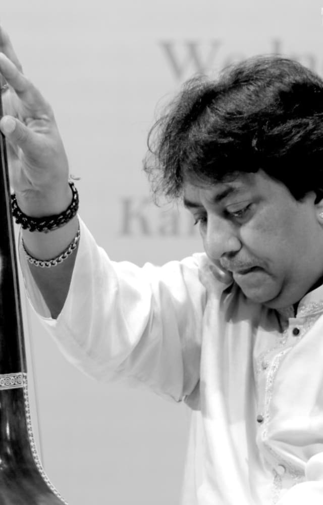 The Shah Rukh Khan-Kajol starrer had yet another masterpiece sung by Ustad himself. Allah Rahim Kare became a massive hit.