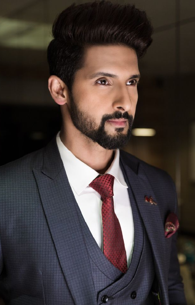 Ravi Dubey started his career as a television daily soap actor. He then went on to host several reality shows like Sa Re Ga Ma Pa L`il Champs.