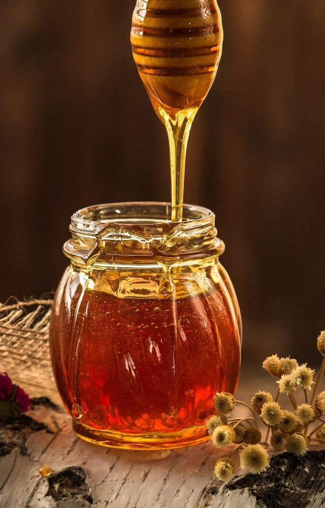 Raw honey, one of the oldest and traditional forms of sweetener,  is sourced directly from the honeycomb. It is natural and unprocessed, unlike regular honey.