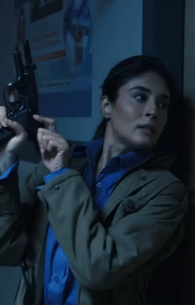 The series presents a fresh take on the time travel trope by focusing on solving cold cases, adding a layer of mystery and suspense.