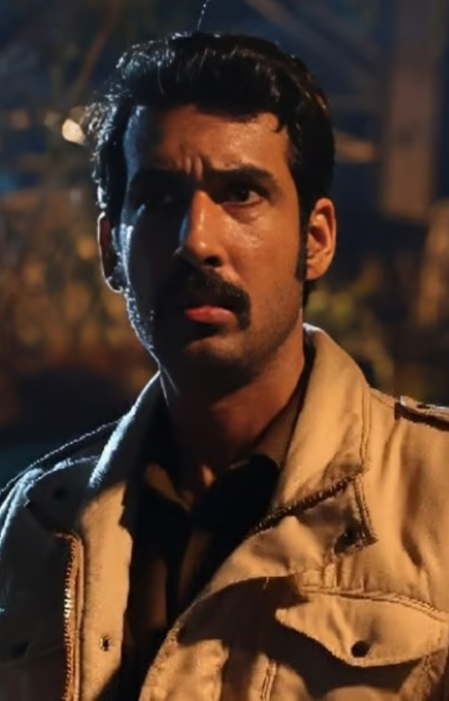 The show boasts a talented ensemble cast, including Kritika Kamra, Raghav Juyal, Dhairya Karwa, and Aakash Dixit, who deliver compelling performances.