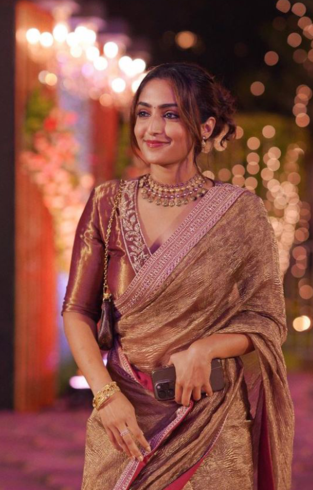 Reba John is a very beautiful actress in south india. She have done good movies in malayalam, tamil, telugu. She is very active in social media. 