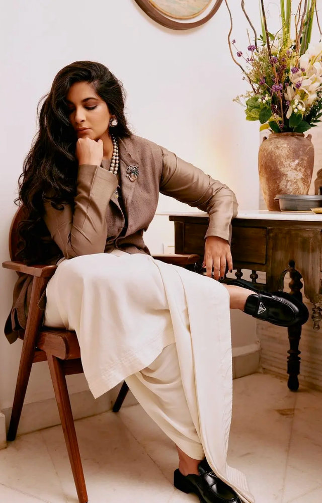 Hahaha, we doubt you can beat this girl in lungi! Rhea Kapoor exuded boss lady vibes in this Indo-western outfit. 