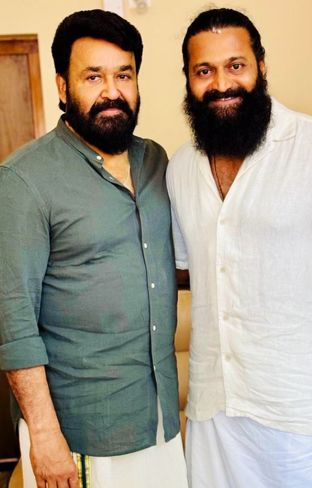 Fans were thrilled to see these two talented actors in the same frame. Social media buzzed with comments about this terrific duo
