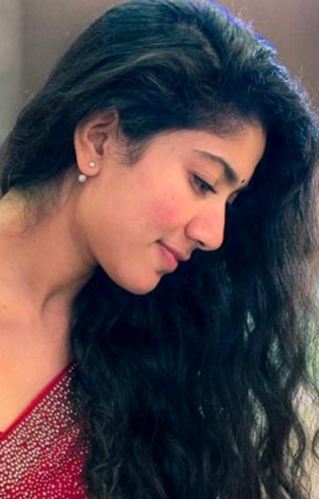 Starring Sai Pallavi and Nani, this film is a romance action drama. Although it had mixed reviews it was declared a commercial success.