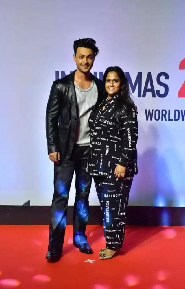 Aayush Sharma came with his wife, Arpita Khan Sharma. She is Salman Khan`s sister.