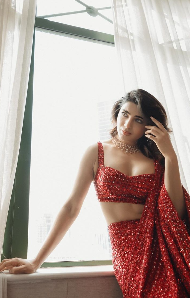 Samantha’s Sizzles in Red Saree
