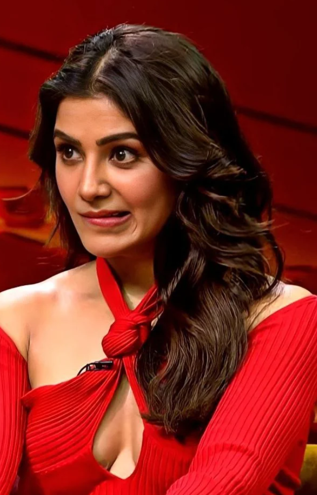 Samantha’s Instagram is filled with playful, fun-loving moments, as she engages fans with quirky videos, memes, and candid, spontaneous laughter