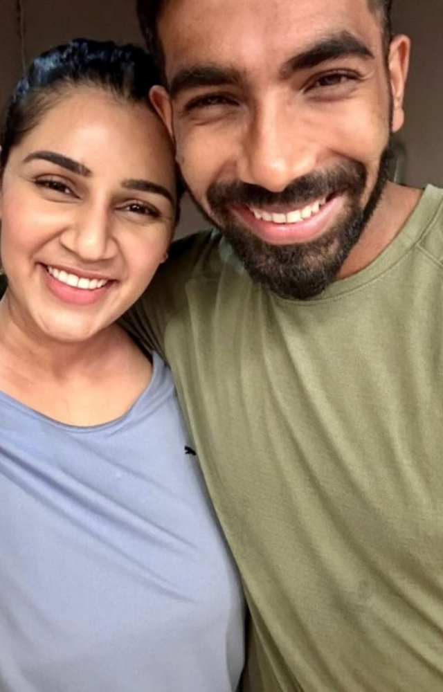 During a live interview, Bumrah`s hug with Sanjana created a delightful moment that went viral. Their affectionate bond epitomizes of Couple Goals.


