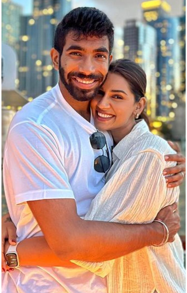 Sanjana treated her world-champion husband, Jasprit, to an ice cream outing, sharing smiles and playful moments that showcased their sweet bond.