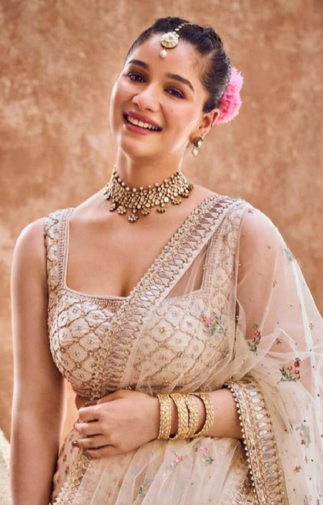 7 Times Sara Tendulkar Slayed In Sarees