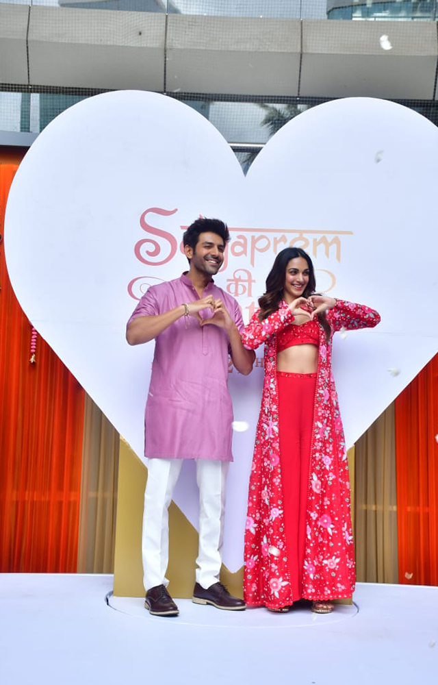 Kartik Aaryan and Kiara Advani Set the Stage on Fire at the Song Launch of `Satyaprem ki Katha`