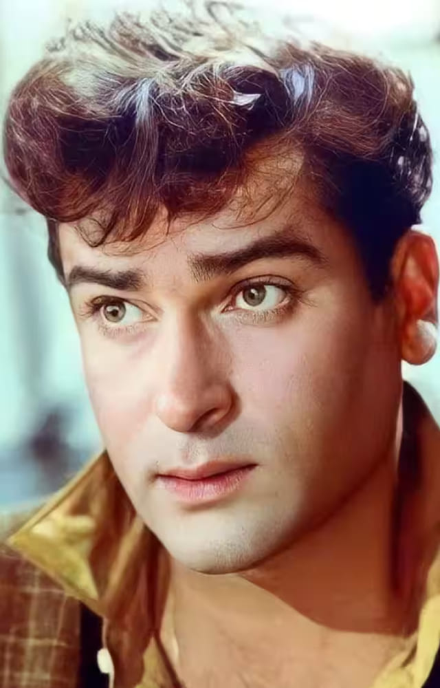 The actor was married to Geeta Bali in August 1955. They became proud parents to Aditya Raj Kapoor and Kanchan Kapoor. She died in 1965 of smallpox.