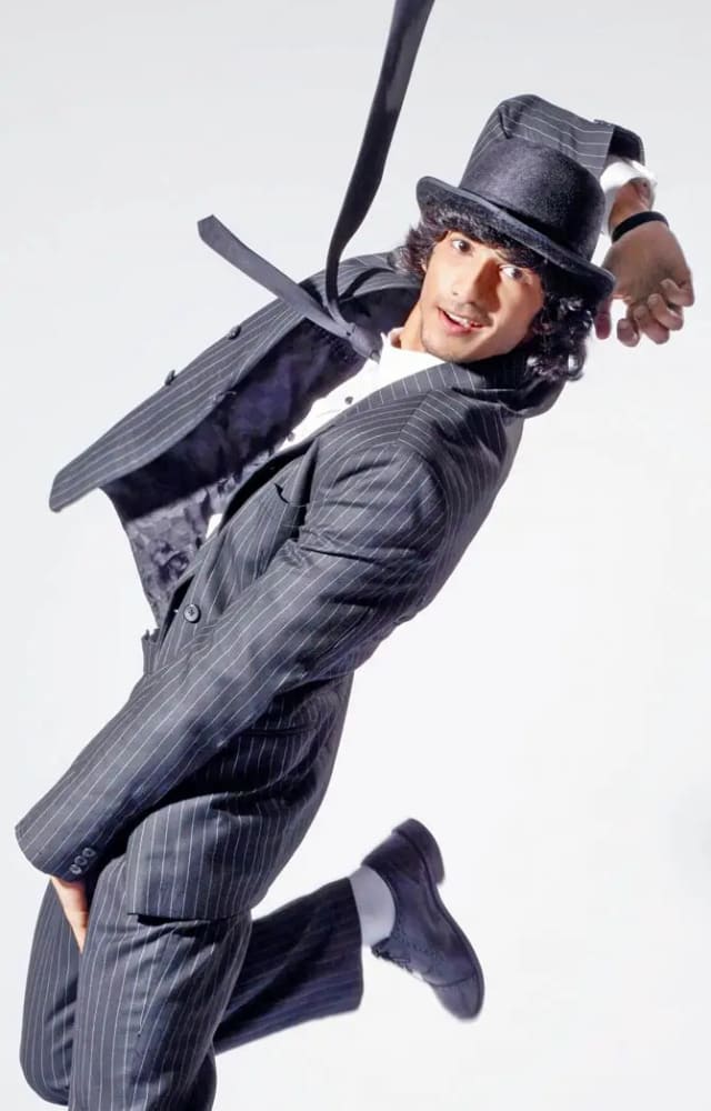 Apart from being a stellar actor, Shantanu Maheshwari continues to impress us with his dance forms. His talent was first spotted in Dance India Dance.