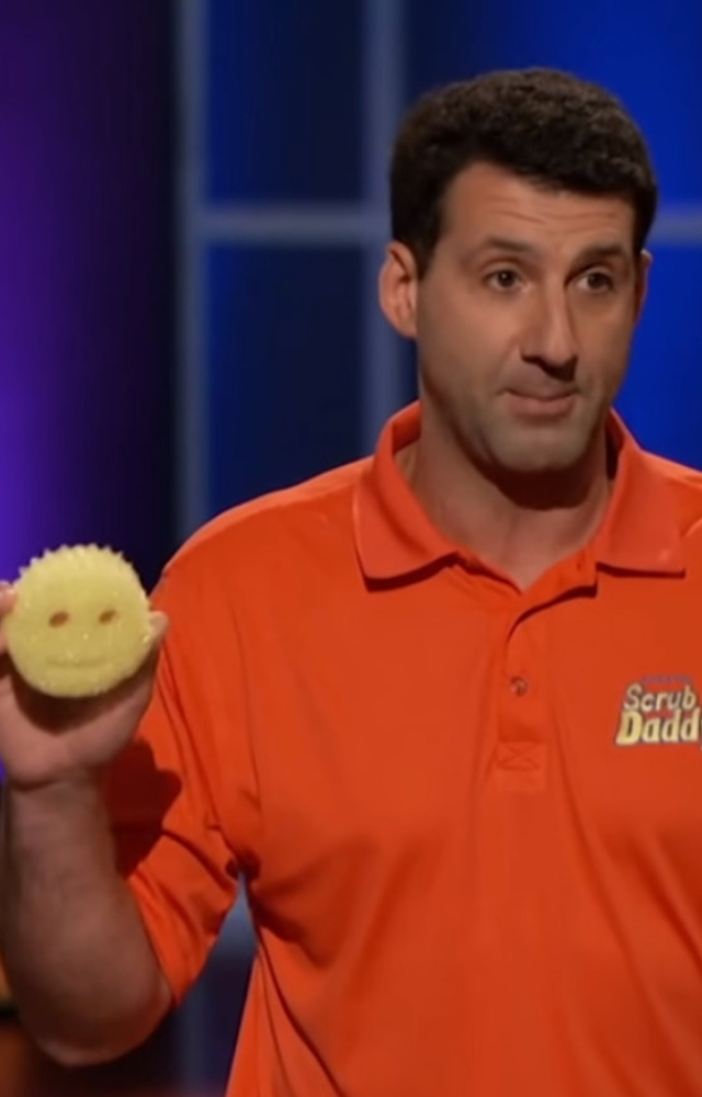 A smiley-faced sponge that changes texture in different water temperatures. It`s durable, versatile, and odour-resistant, making cleaning fun.
