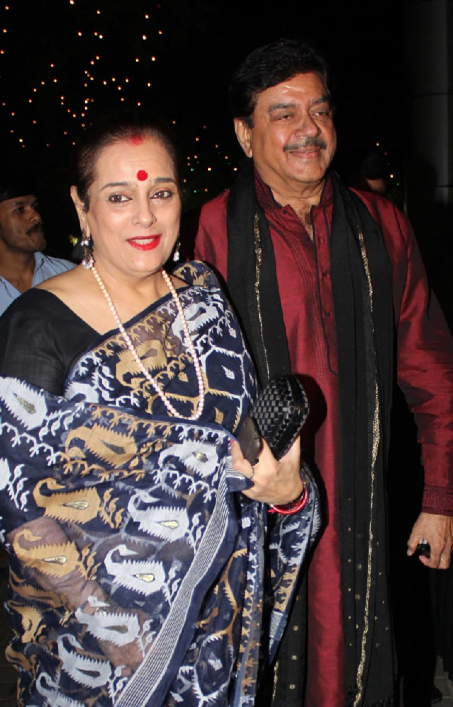 The couple, who own a lavish property in Mumbai`s Juhu, have a total of  4,97,91,754 in cash deposited in various bank accounts.