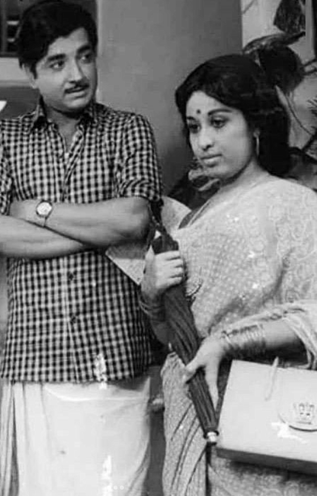 Sheela gained prominence with the Malayalam B-grade film “Kinnara Thumbikal,” where she portrayed the character Dakshyani.