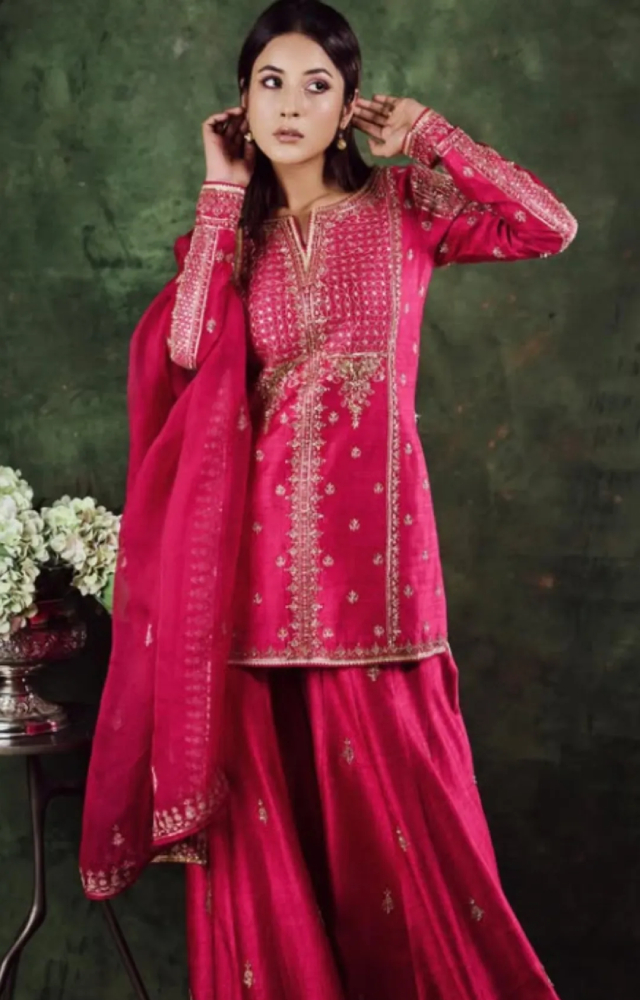 Vibrancy meets style; this traditional suit by Shehnaaz Gill is all things festive. Add some pop colors to your festive wardrobe.