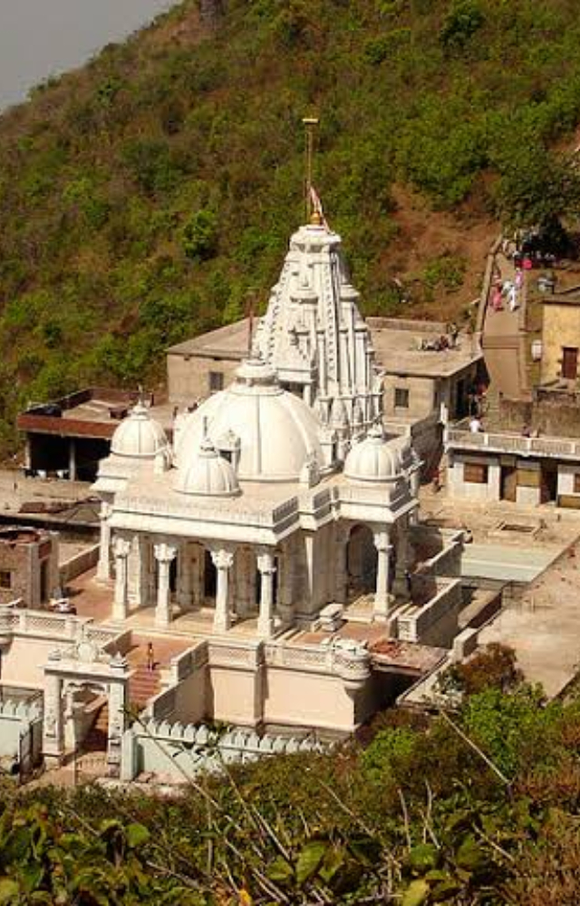 Located on Parasnath Hill, this is the most sacred Jain pilgrimage site, where 20 of the 24 Tirthankaras attained moksha.