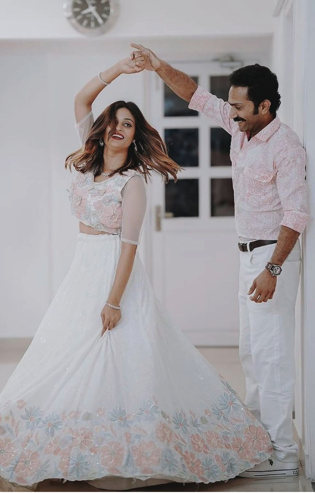 hine Tom Chacko officially put an end to speculations surrounding his romantic life by announcing his engagement to his longtime girlfriend, Thanuja.