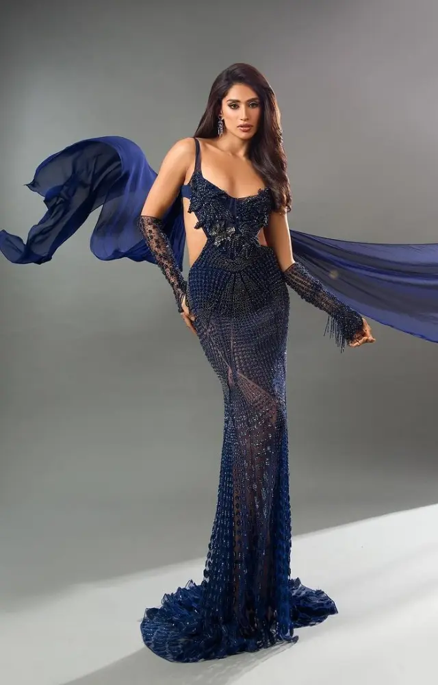 This blue gown with cape-like cloth at the back gives beautiful look to her stellar figure