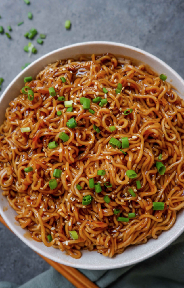 5 Side Effects of Eating Instant Noodles