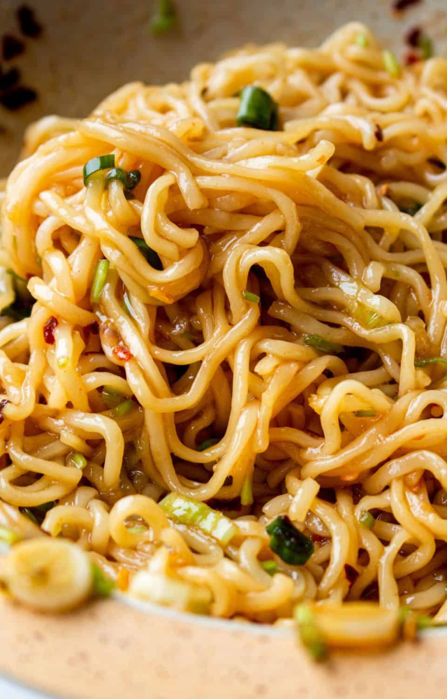 Sometimes, people may experience headaches, bloating, gas, and constipation after eating instant noodles due to the high sodium content and lack of fiber.