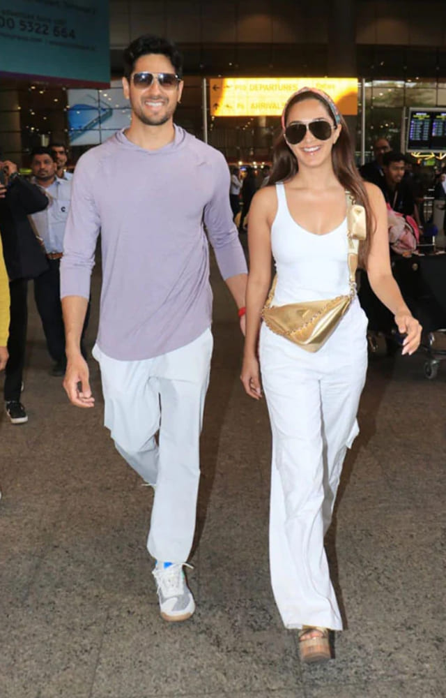 This is when Sidharth Malhotra and Kiara Advani returned from their honeymoon. The two were spotted at the Mumbai airport keeping in cool in casuals.