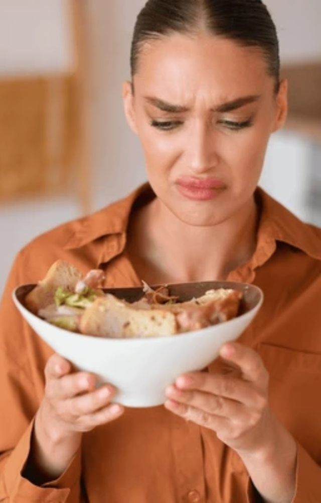 This can be caused by an overgrowth of bad bacteria in the gut. This leads to symptoms like bloating, gas, diarrhoea, nausea, and abdominal pain.