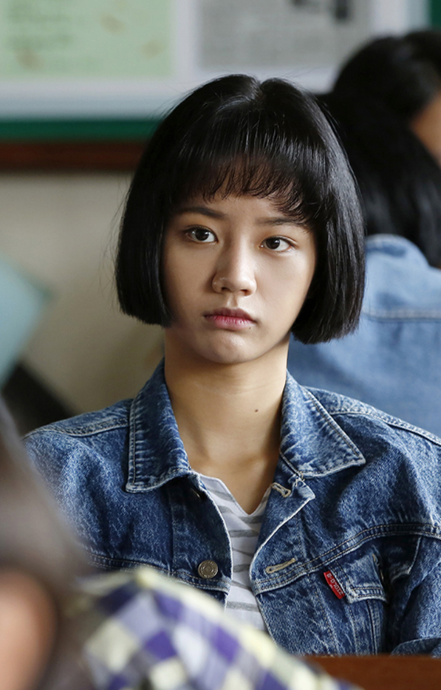 Set in 1988 Seoul, five families share their lives, joys, and struggles as their teenage kids explore friendship, first love, and the future together.