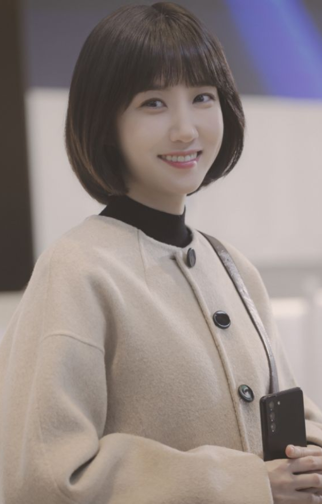 Woo Young-woo, a brilliant young lawyer with autism, overcomes workplace challenges with wit and compassion, capturing hearts and global acclaim.