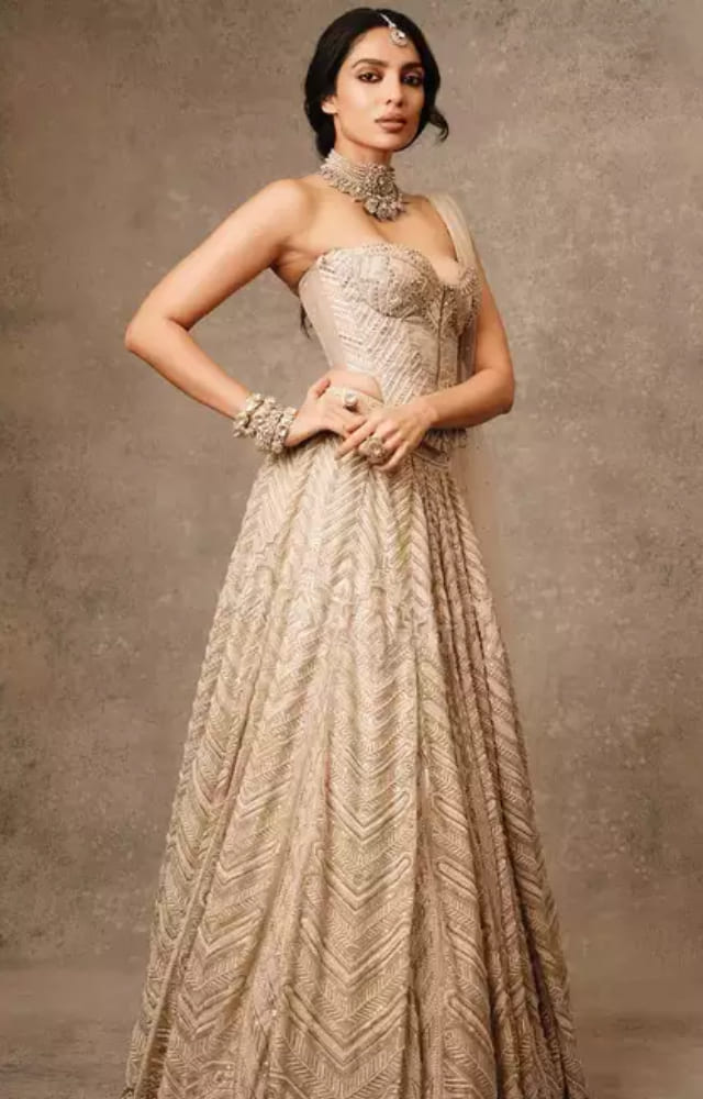 The Made in Heaven actress looks absolutely stunning in an ivory lehenga paired with a corset blouse. This is perfect for all the contemporary brides.