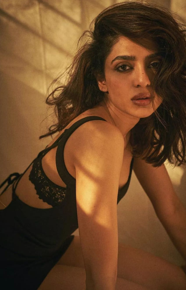 She has done many bold and glamorous shoots for magazines where she effortlessly slayed in bikinis. This is your cue to add black to your beachwear collection.