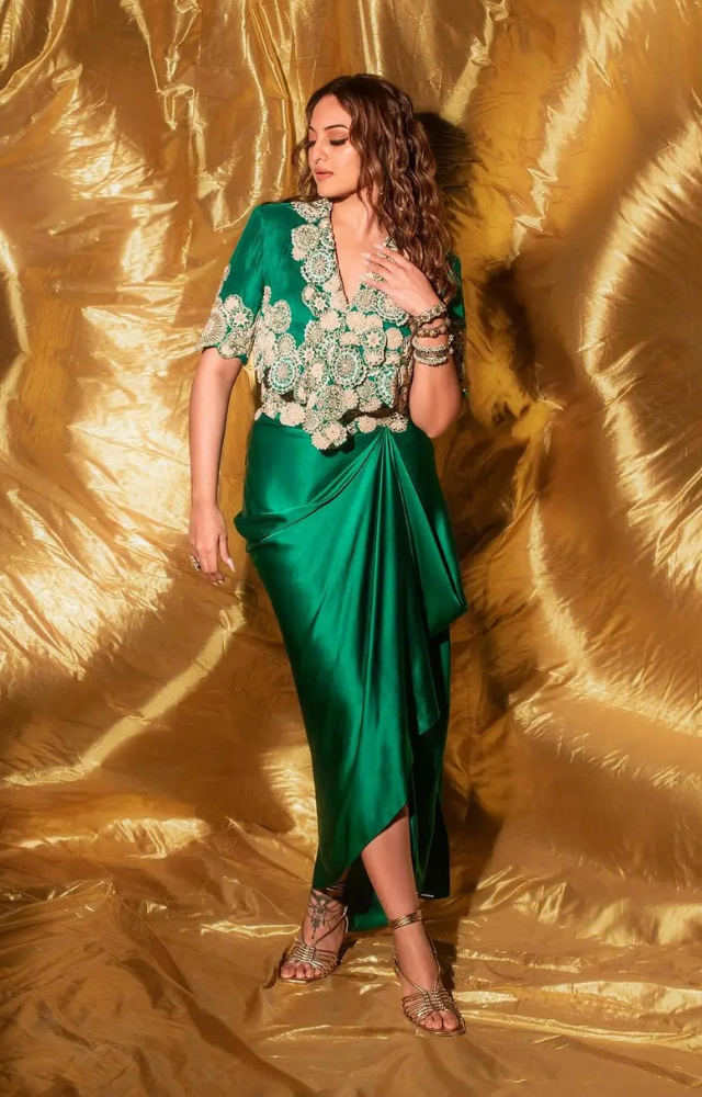 After looking at this outfit, we just have one thing to say: this Eid, go green!