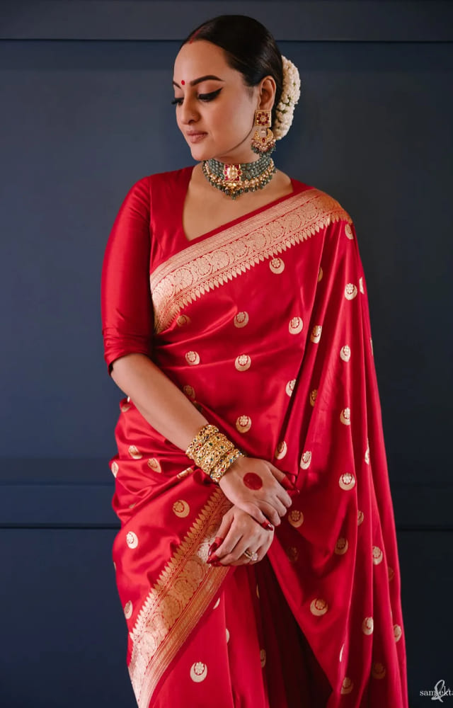 Sonakshi Sinha opted for a stunning red Chand Buta saree for her reception. Designed by Raw Mango, the actress looked ethereal in it.